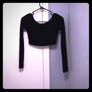 Cropped velvet black top
